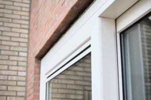 Detailfoto van wit kozijn
